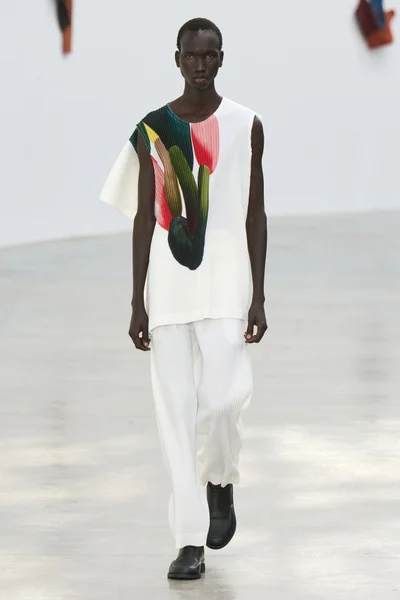 Look 3